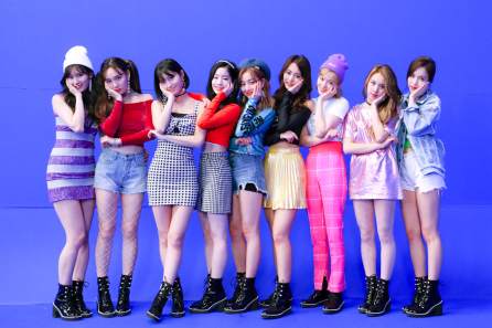 TWICE-What-is-Love2
